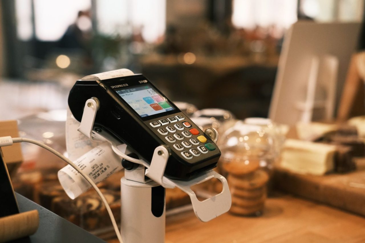 Payment terminal on a café counter in Konya, Türkiye